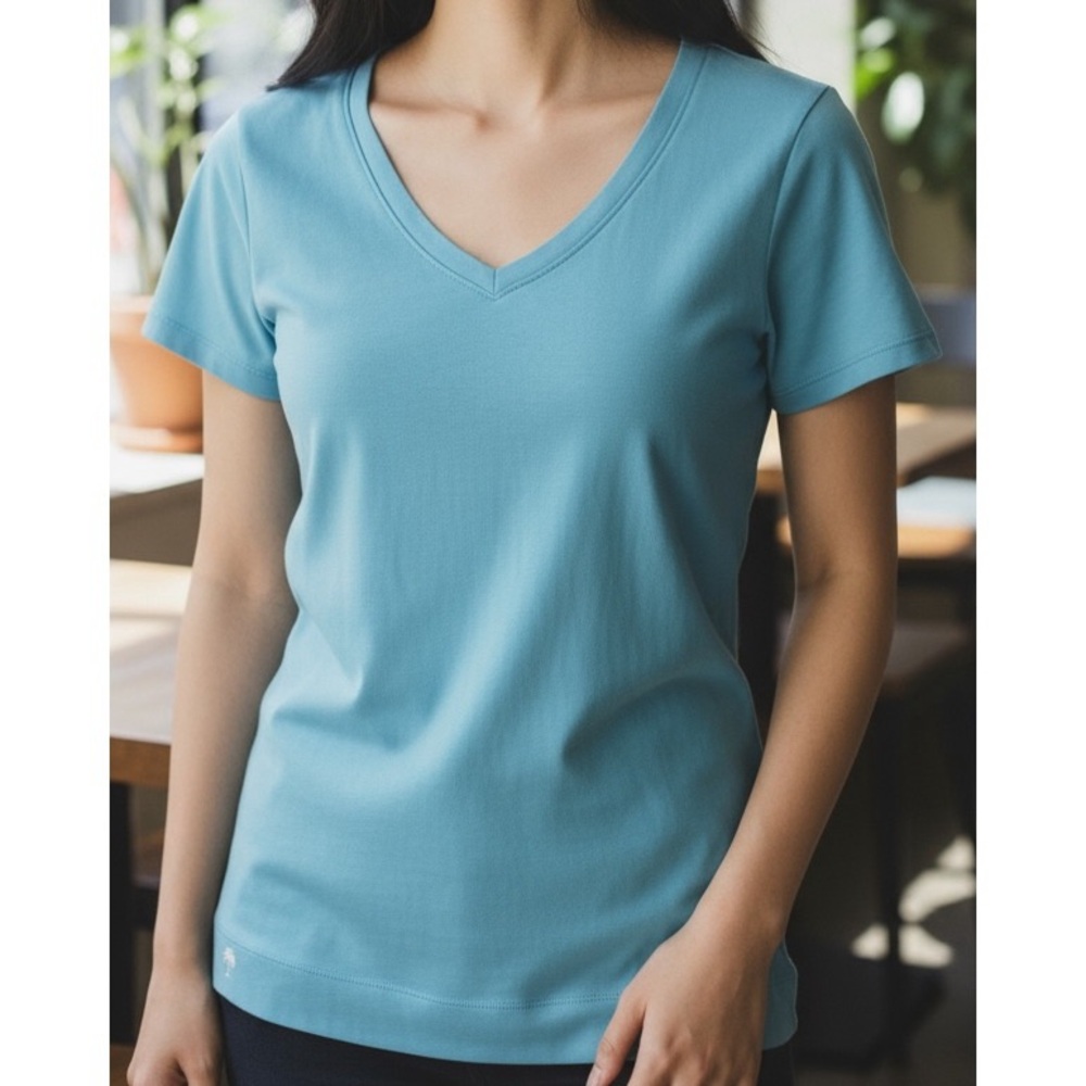 Lilly Pulitzer Medium Blue V-Neck T-Shirt